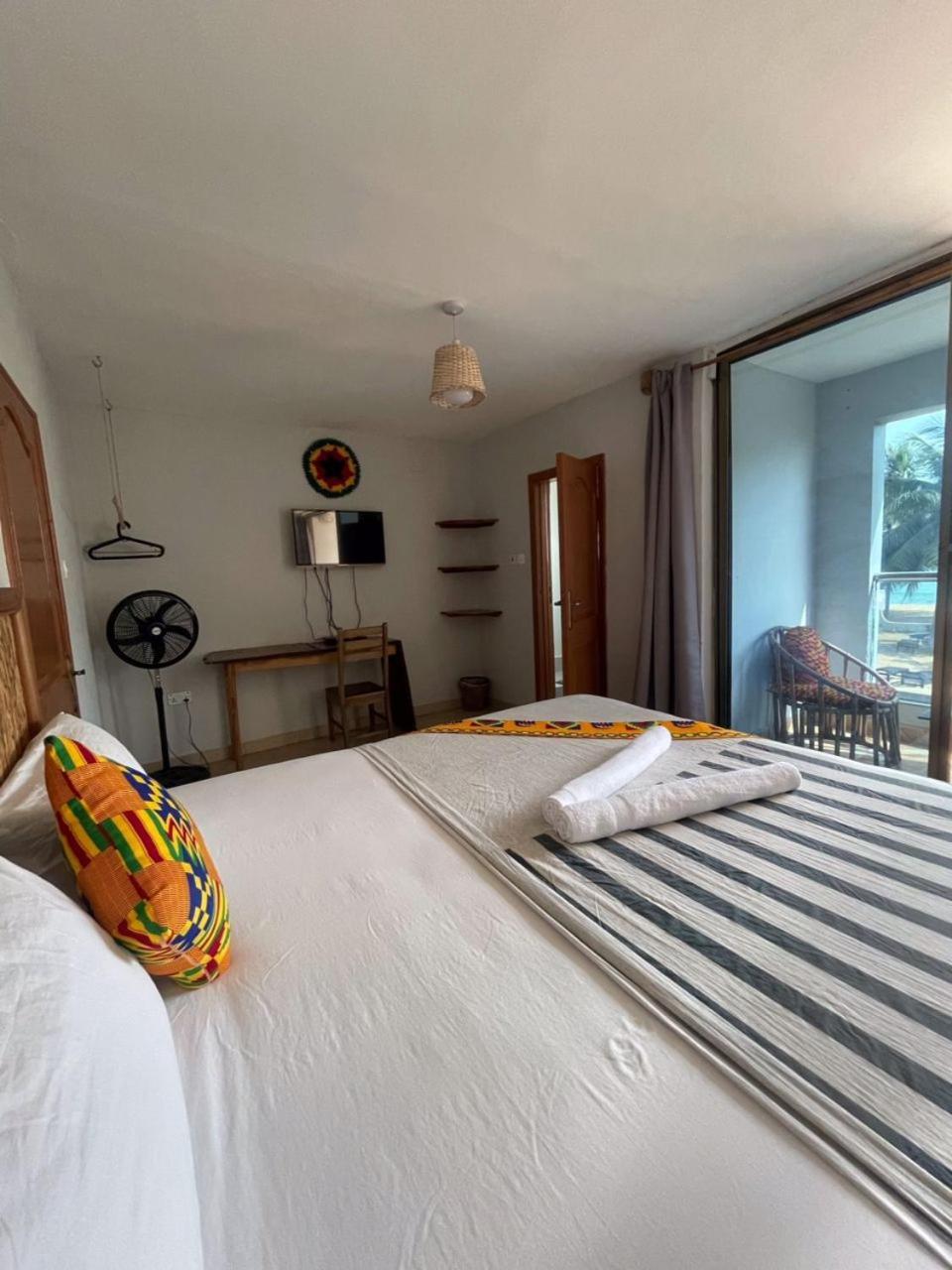 Afiki Hotel Elmina Bagian luar foto