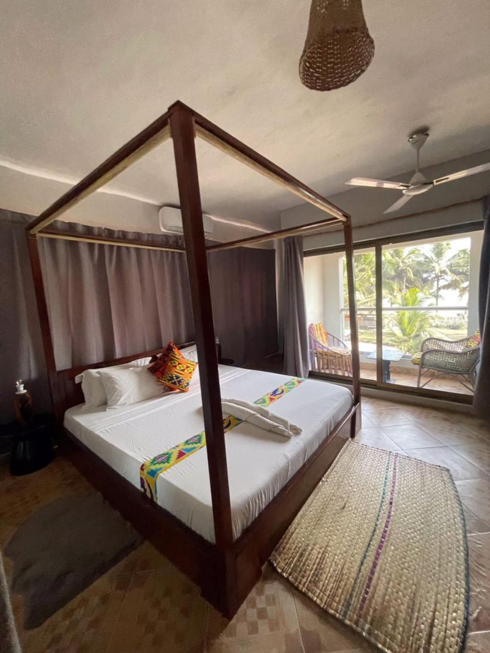 Afiki Hotel Elmina Bagian luar foto