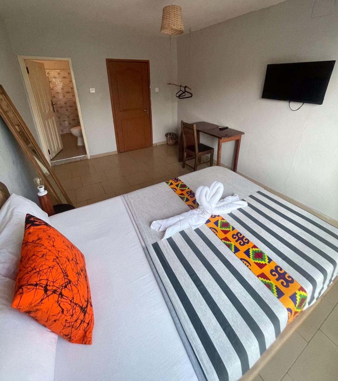 Afiki Hotel Elmina Bagian luar foto