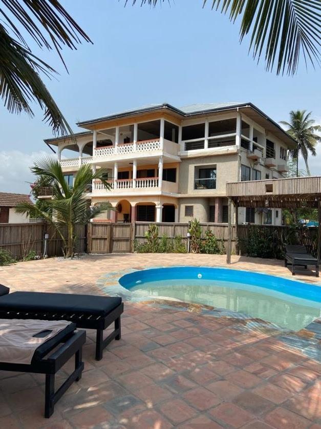 Afiki Hotel Elmina Bagian luar foto
