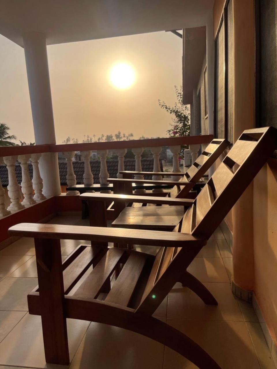 Afiki Hotel Elmina Bagian luar foto