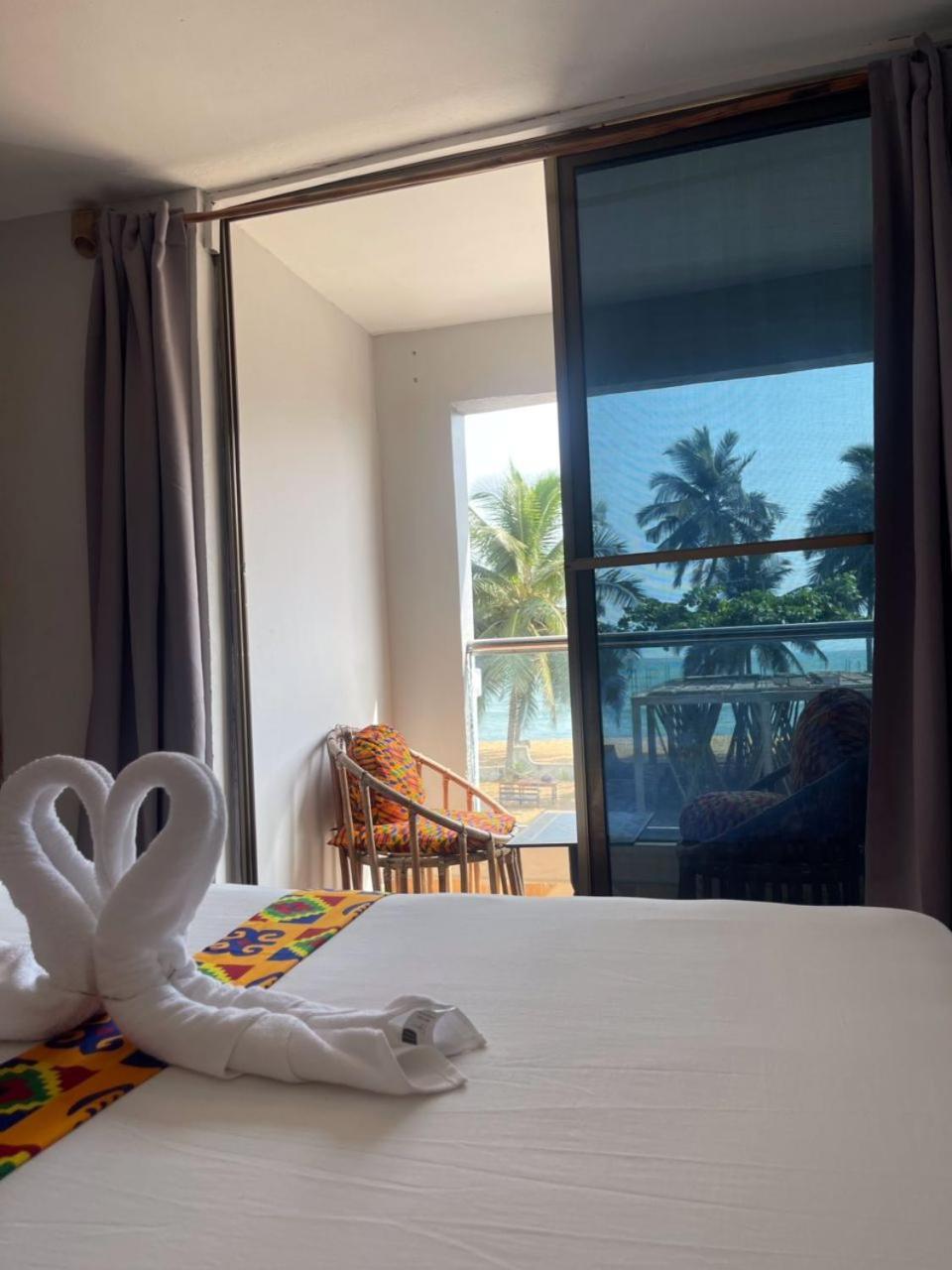 Afiki Hotel Elmina Bagian luar foto