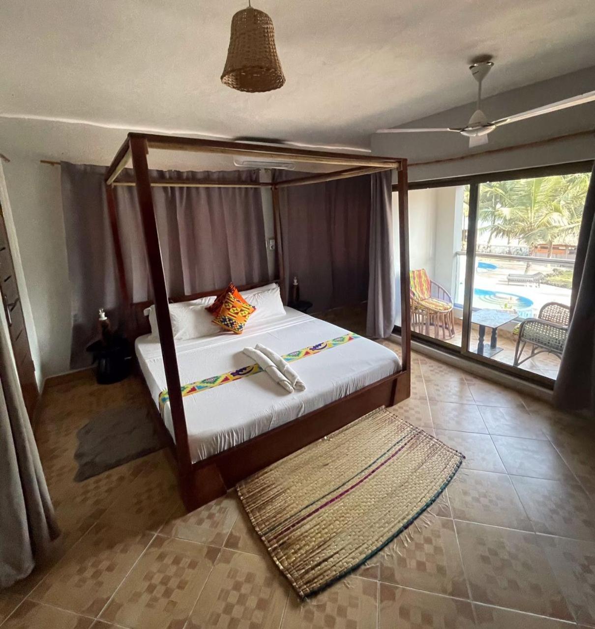 Afiki Hotel Elmina Bagian luar foto