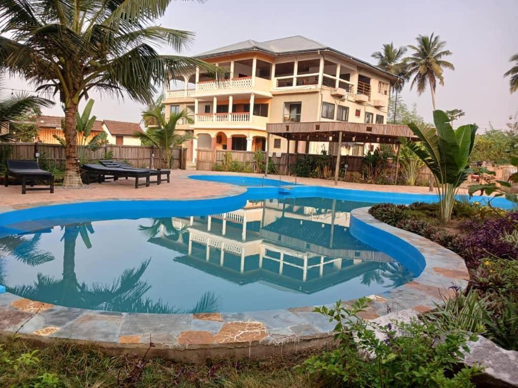 Afiki Hotel Elmina Bagian luar foto