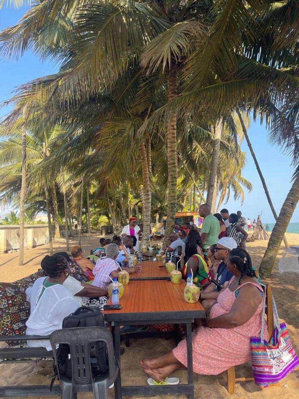 Afiki Hotel Elmina Bagian luar foto