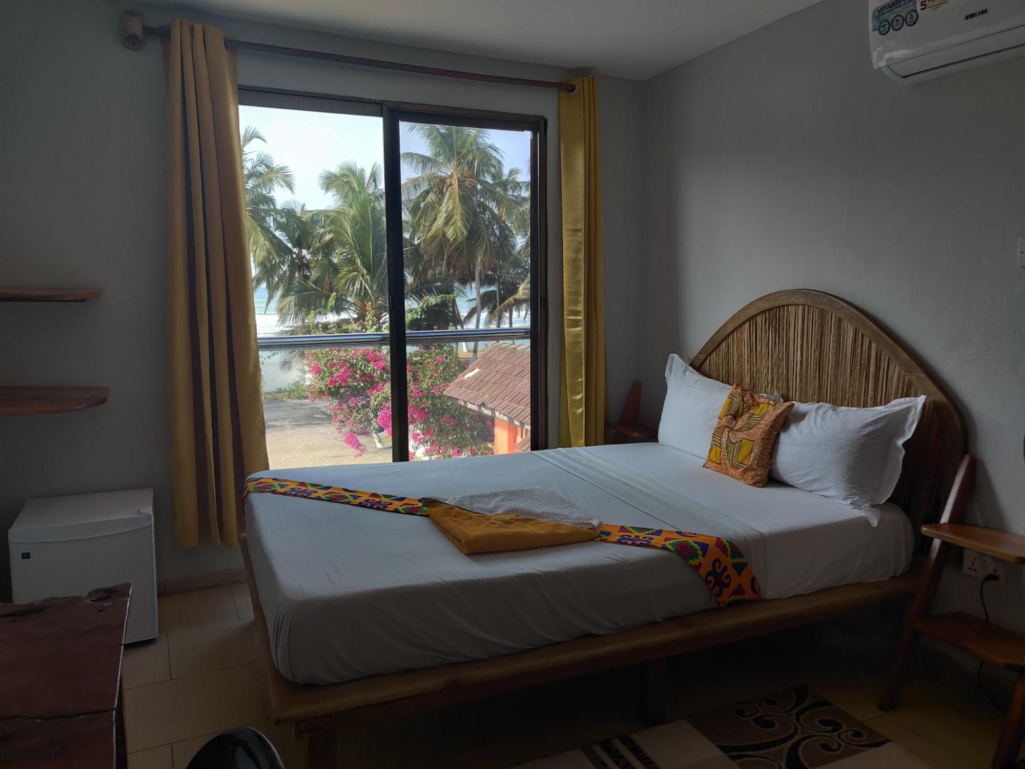 Afiki Hotel Elmina Bagian luar foto